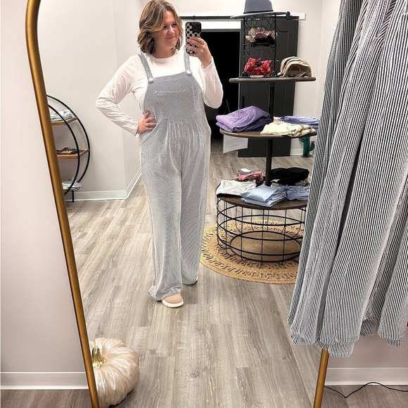 Trendy Boutique Gray Jumpsuit - Picture 1 of 4